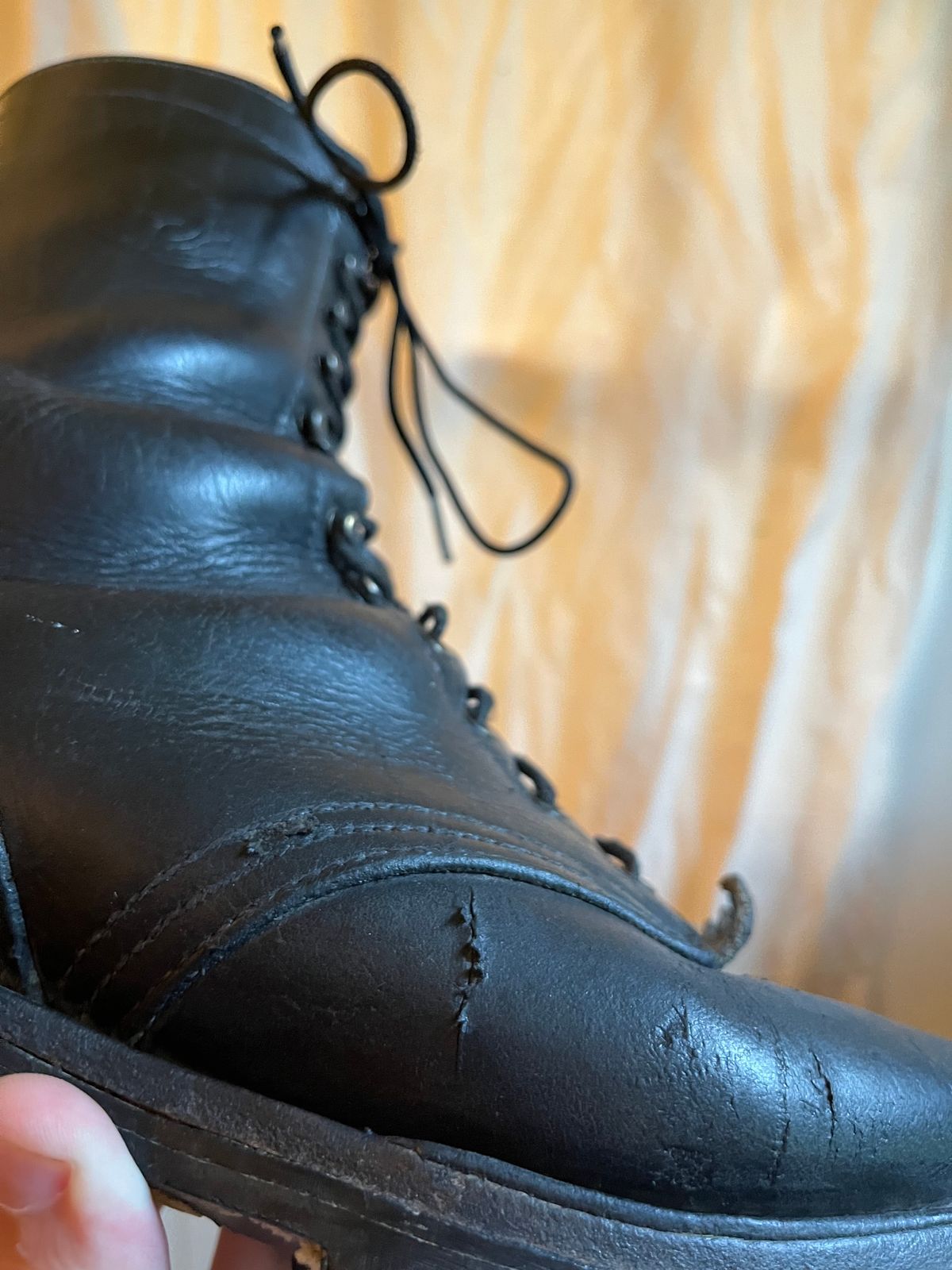 Photo by cricket on September 27, 2025 of the White's Hathorn Explorer in Seidel Black Oil Tan.