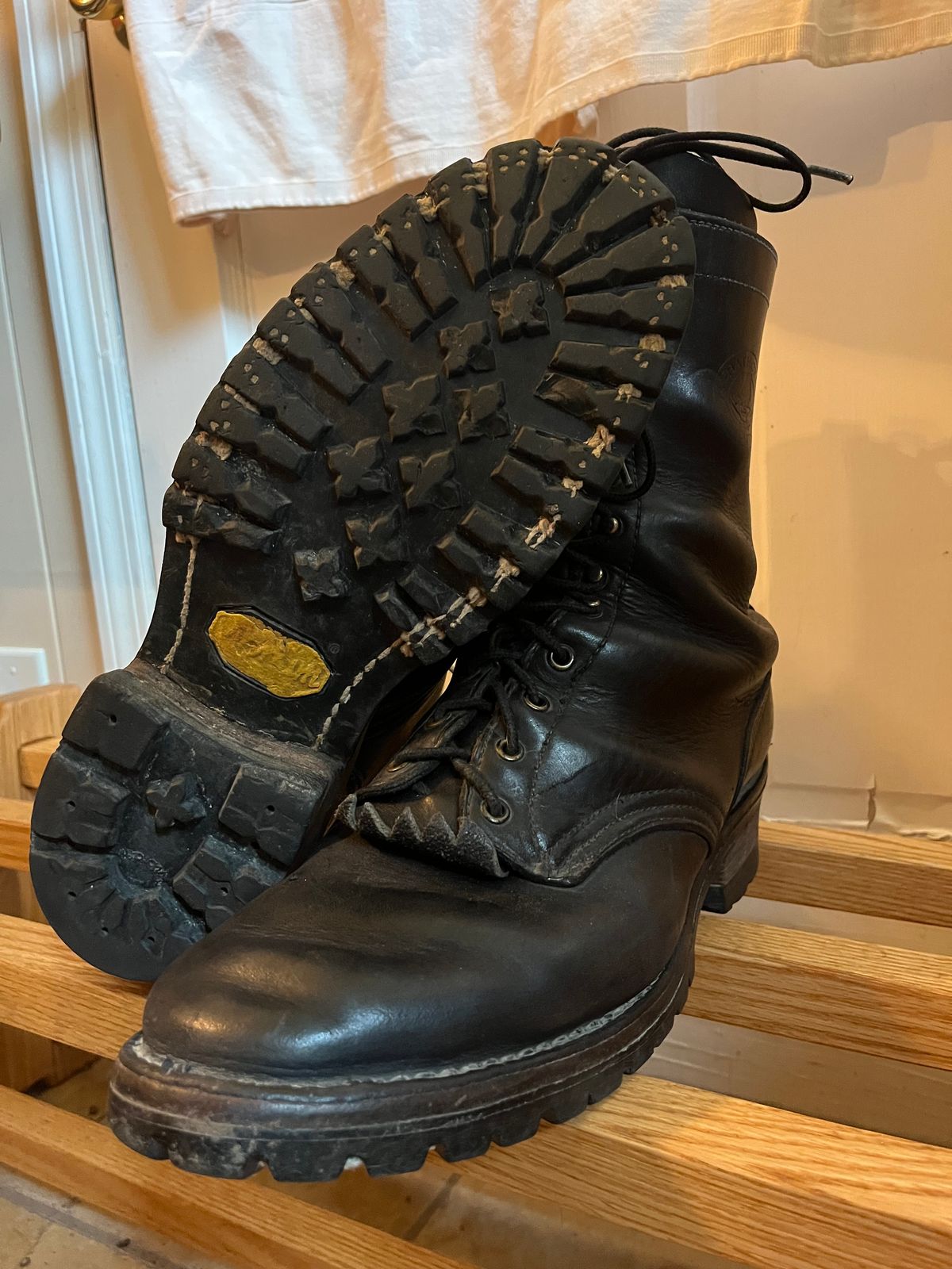 Photo by cricket on September 27, 2025 of the White's Hathorn Explorer in Seidel Black Oil Tan.