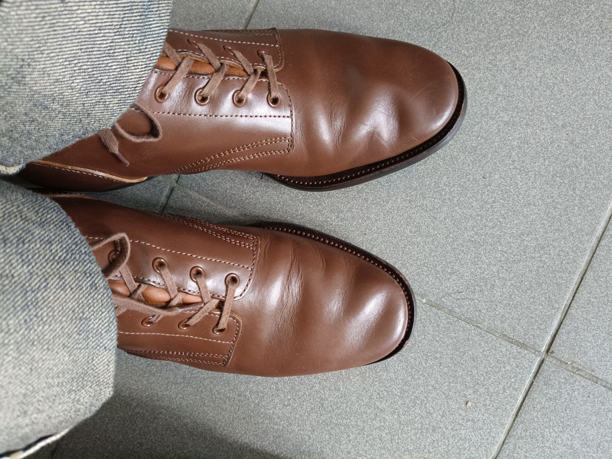 Photo by radzi111 on August 25, 2024 of the Clinch Yeager Boots in Brown-Overdyed Horsebutt.