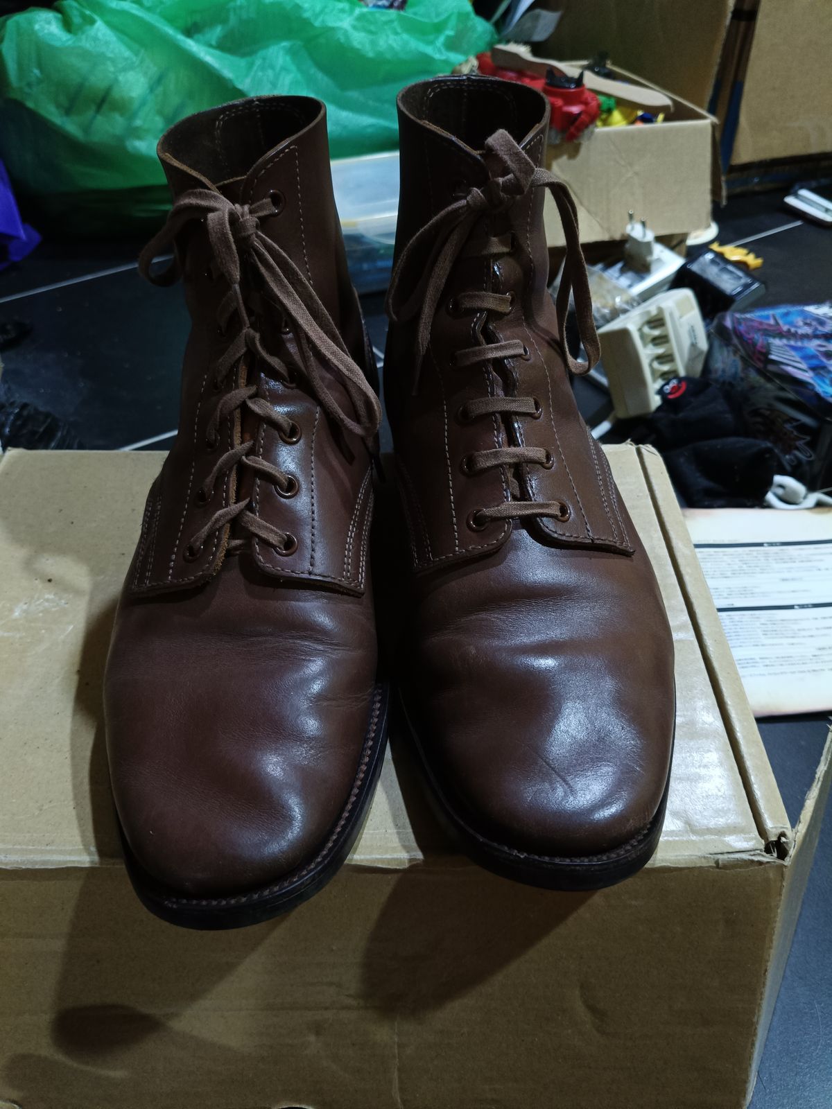 Photo by radzi111 on April 27, 2025 of the Clinch Yeager Boots in Brown-Overdyed Horsebutt.