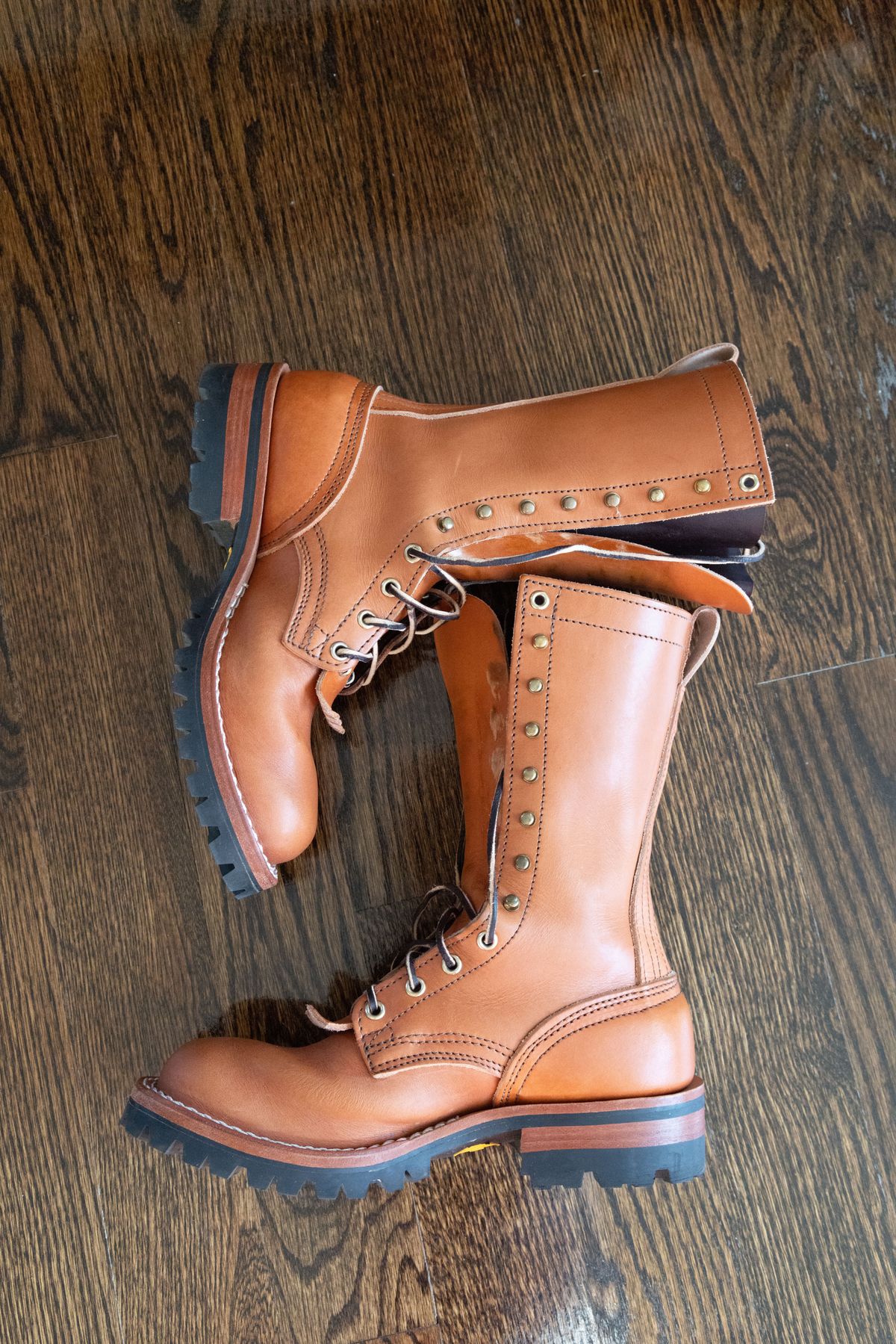 Photo by AG on December 3, 2024 of the Nicks DomePro in Wickett & Craig Tan English Bridle.