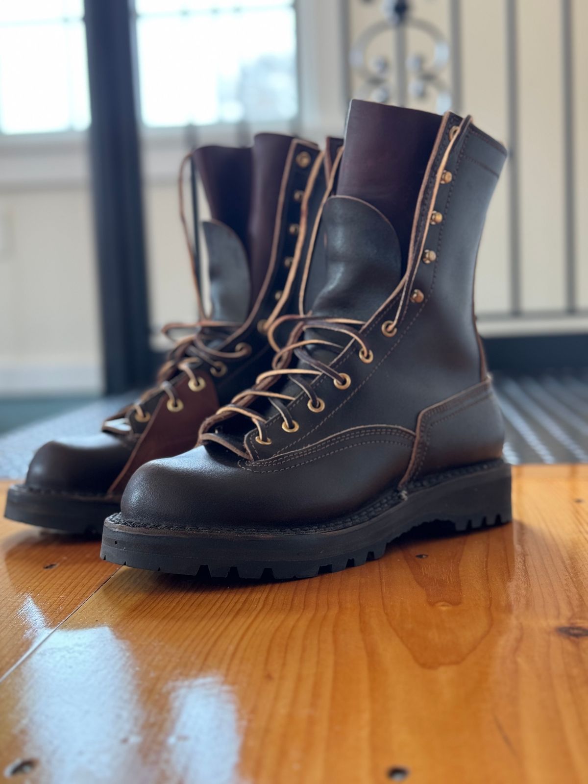 Photo by AG on February 11, 2024 of the Nicks x Rose Anvil ND3 in Horween Brown Waxed Flesh.