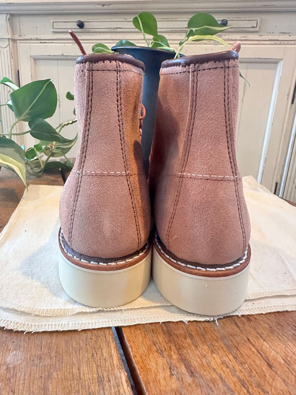 Photo by jbiondo on October 2, 2024 of the Red Wing 6-Inch Classic Moc in S.B. Foote Dusty Rose Abilene.