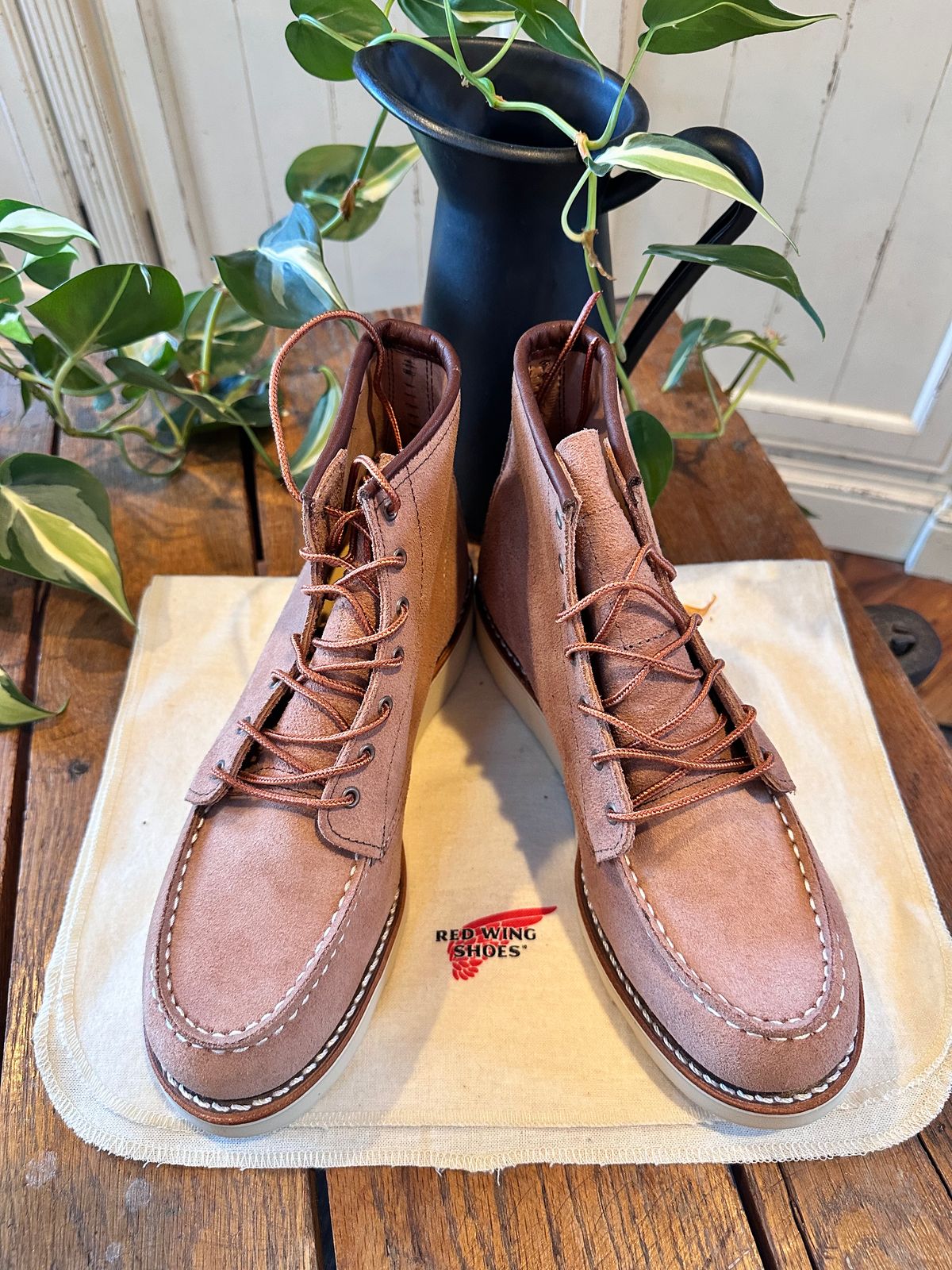 Photo by jbiondo on October 2, 2024 of the Red Wing 6-Inch Classic Moc in S.B. Foote Dusty Rose Abilene.