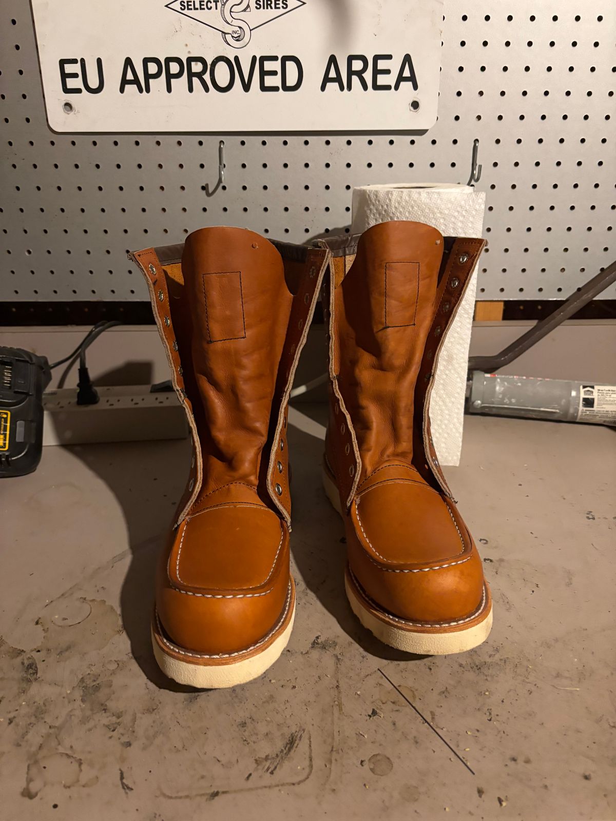 Photo by Buckeye172 on November 24, 2025 of the Red Wing 8-Inch Classic Moc in S.B. Foot Oro Legacy.