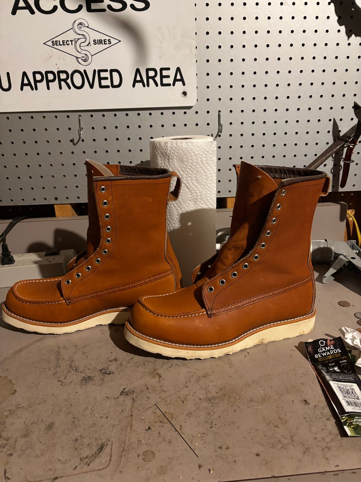 Photo by Buckeye172 on November 24, 2025 of the Red Wing 8-Inch Classic Moc in S.B. Foot Oro Legacy.