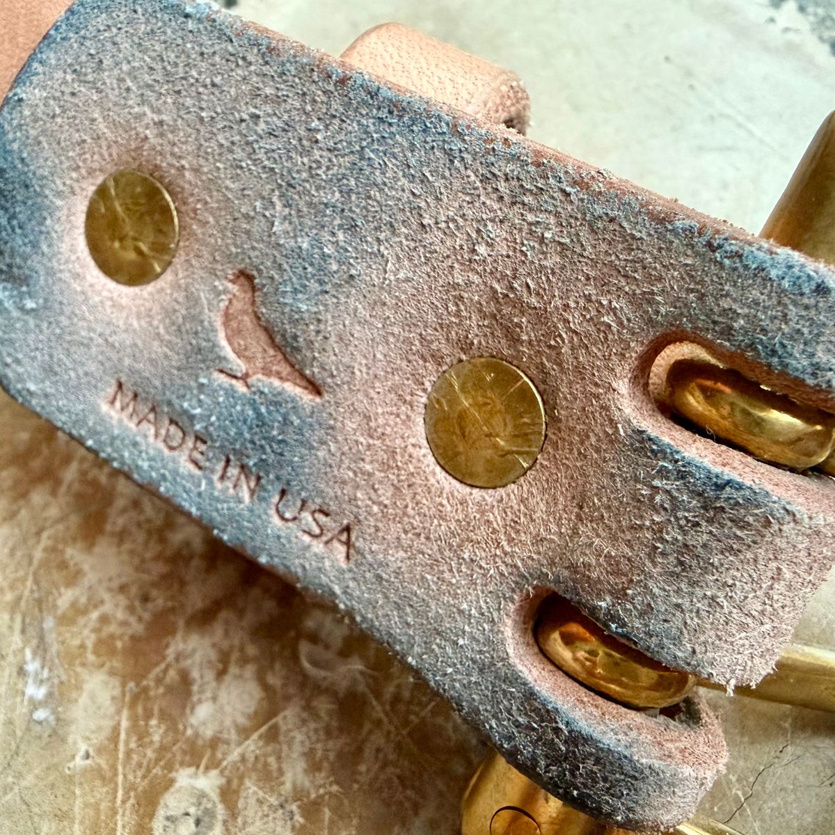 Photo by Mister_Brue on November 5, 2025 of the Pigeon Tree Double Prong Quick Release Belt in Hermann Oak Natural Roughout.