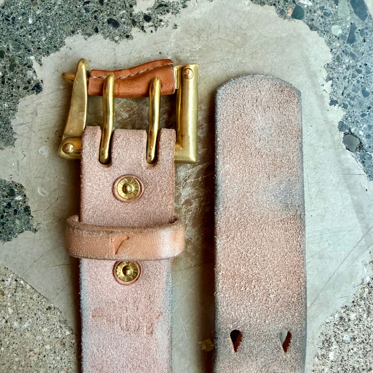 Photo by Mister_Brue on November 5, 2025 of the Pigeon Tree Double Prong Quick Release Belt in Hermann Oak Natural Roughout.