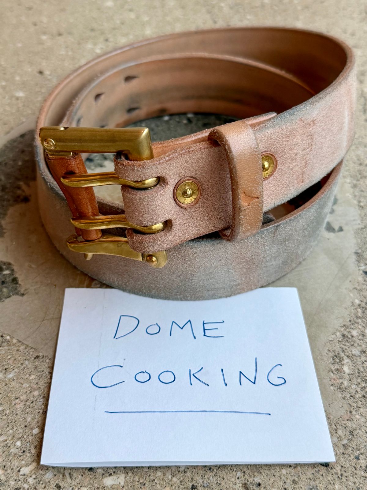 Photo by Mister_Brue on November 5, 2025 of the Pigeon Tree Double Prong Quick Release Belt in Hermann Oak Natural Roughout.