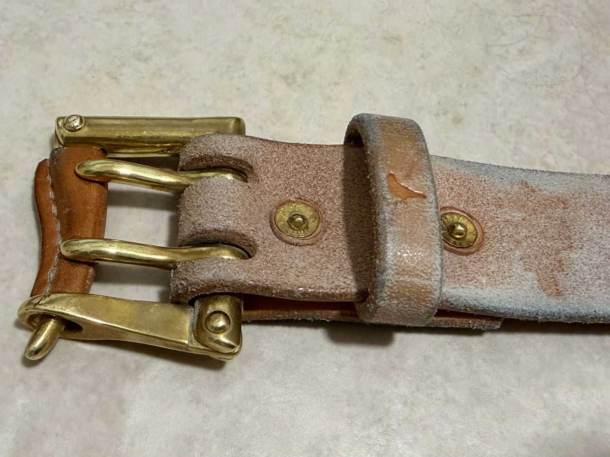 Photo by Mister_Brue on December 6, 2025 of the Pigeon Tree Double Prong Quick Release Belt in Hermann Oak Natural Roughout.