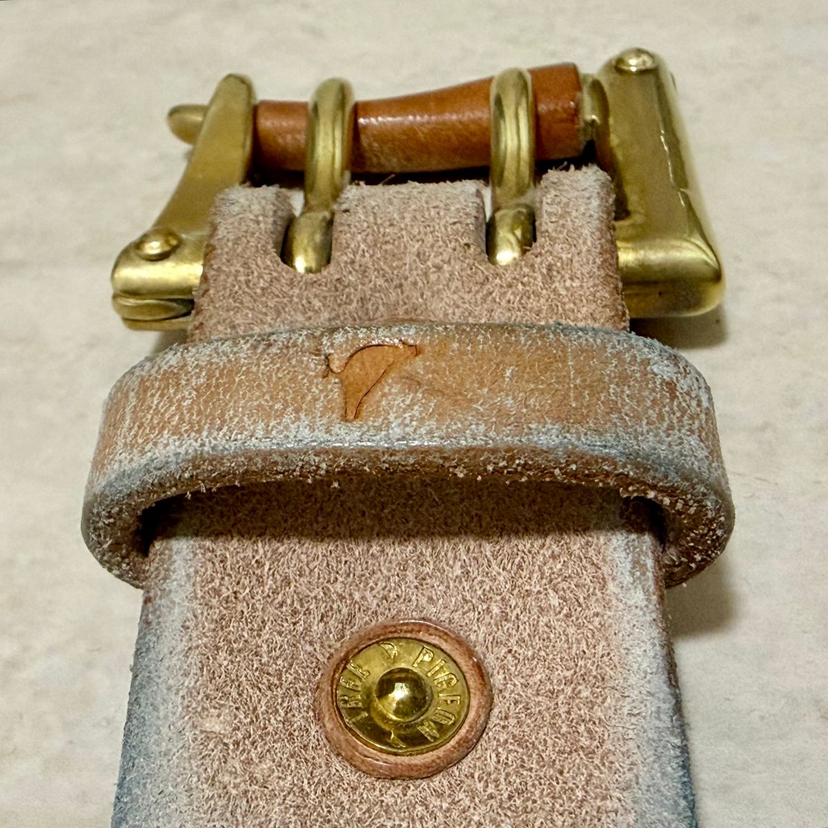 Photo by Mister_Brue on December 6, 2025 of the Pigeon Tree Double Prong Quick Release Belt in Hermann Oak Natural Roughout.