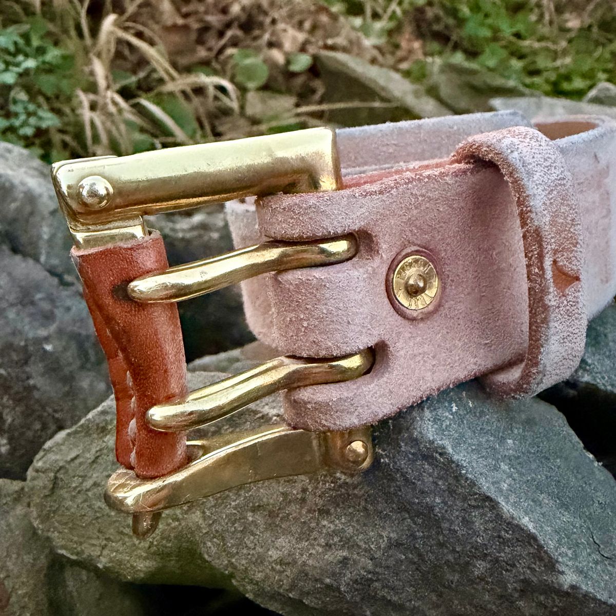 Photo by Mister_Brue on January 2, 2026 of the Pigeon Tree Double Prong Quick Release Belt in Hermann Oak Natural Roughout.