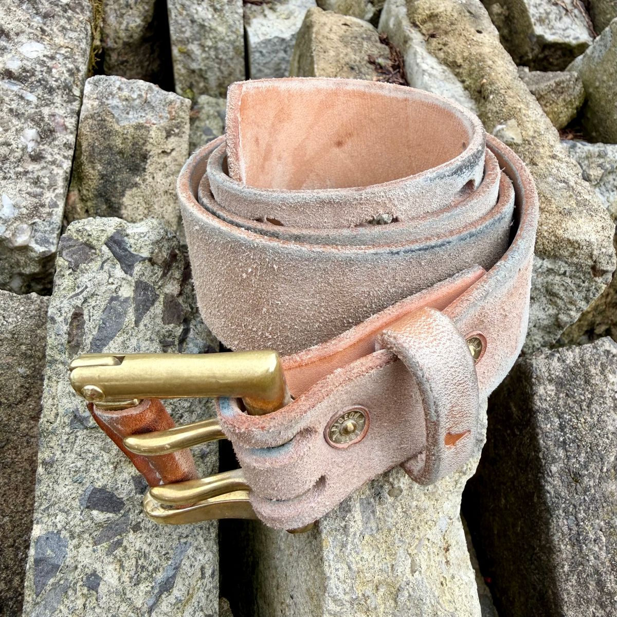 Photo by Mister_Brue on March 1, 2026 of the Pigeon Tree Double Prong Quick Release Belt in Hermann Oak Natural Roughout.