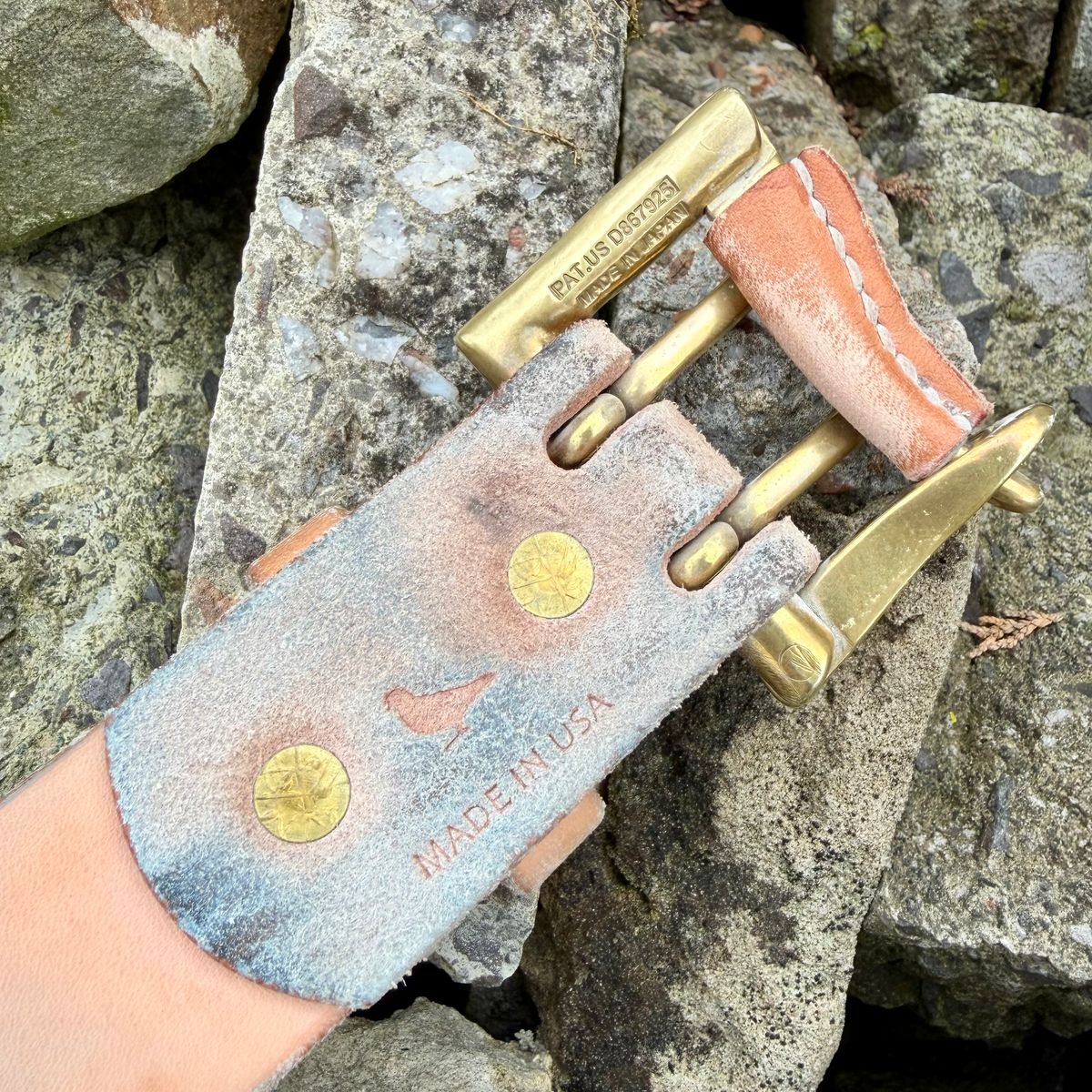 Photo by Mister_Brue on March 1, 2026 of the Pigeon Tree Double Prong Quick Release Belt in Hermann Oak Natural Roughout.