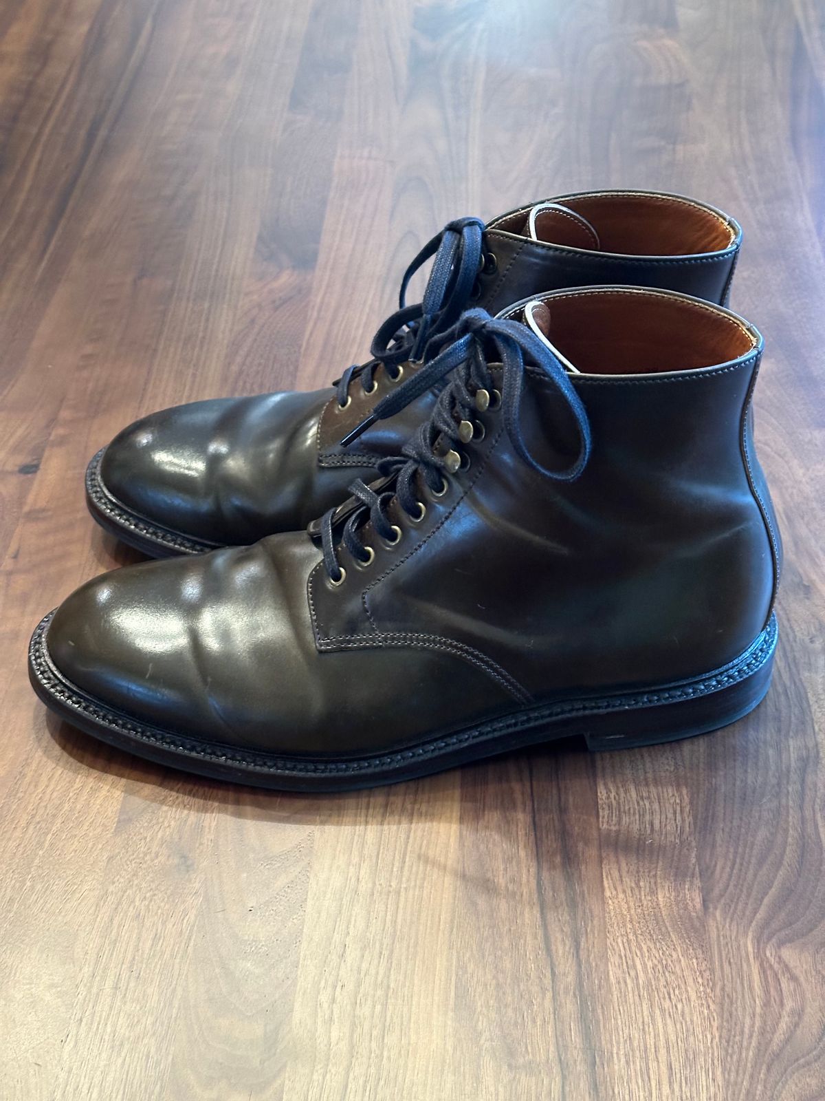 Photo by bootguy on November 5, 2024 of the Grant Stone Edward Boot in Horween Maduro Shell Cordovan.