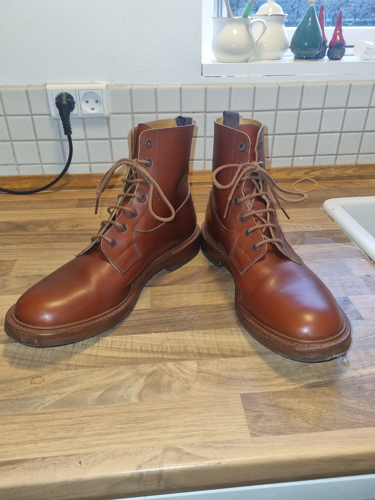 Photo by JSD on December 19, 2024 of the Tricker's Burford Country Boot in Marron Antique.