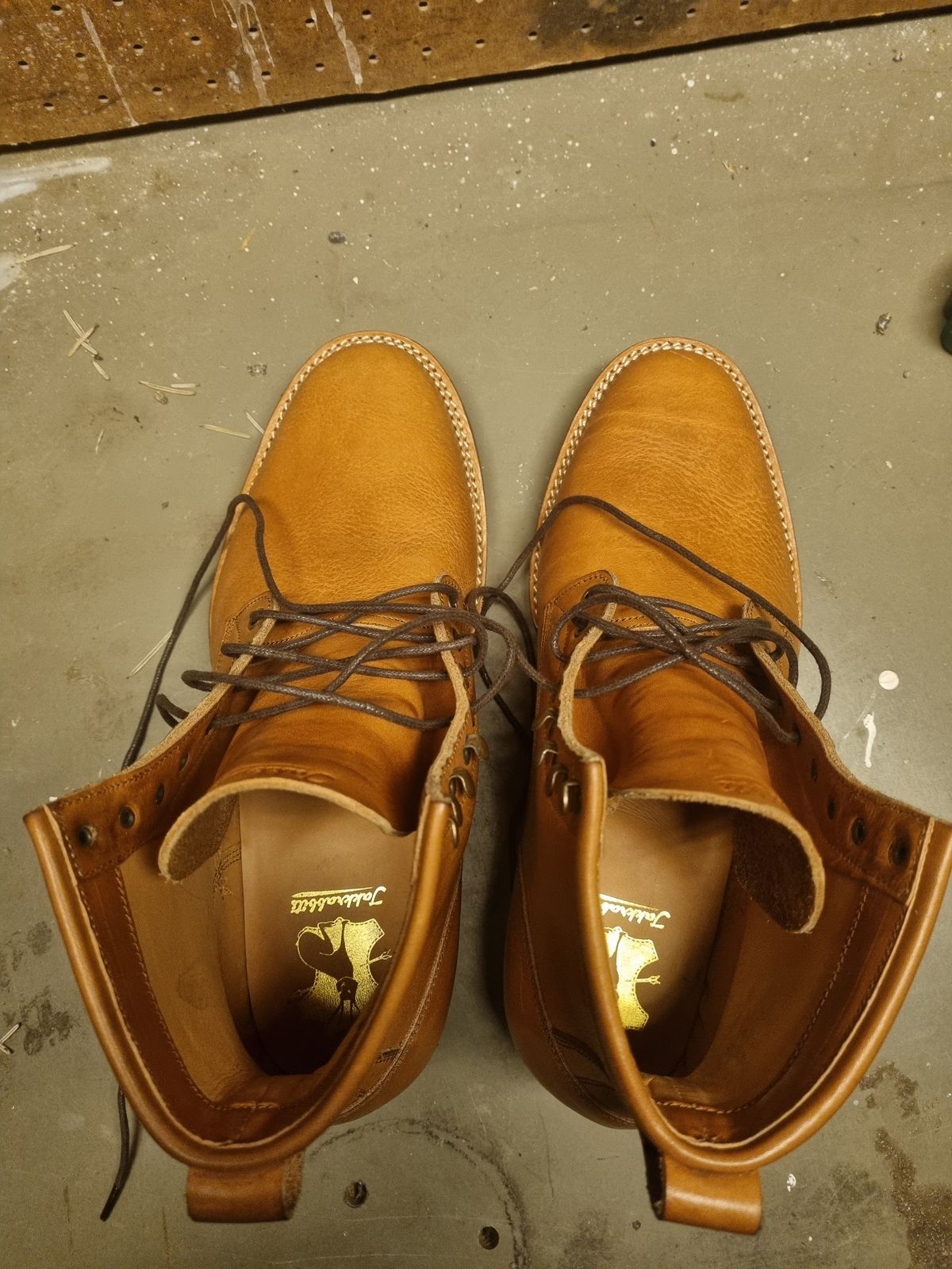 Photo by JSD on March 26, 2025 of the Jakkrabbits Logger Boot in Tochigi Oil Vachetta #1 Light Brown.