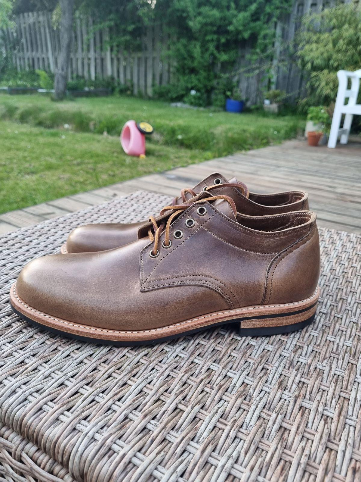 Photo by JSD on May 7, 2025 of the Oak Street Bootmakers Trench Oxford in Horween Natural Chromexcel.