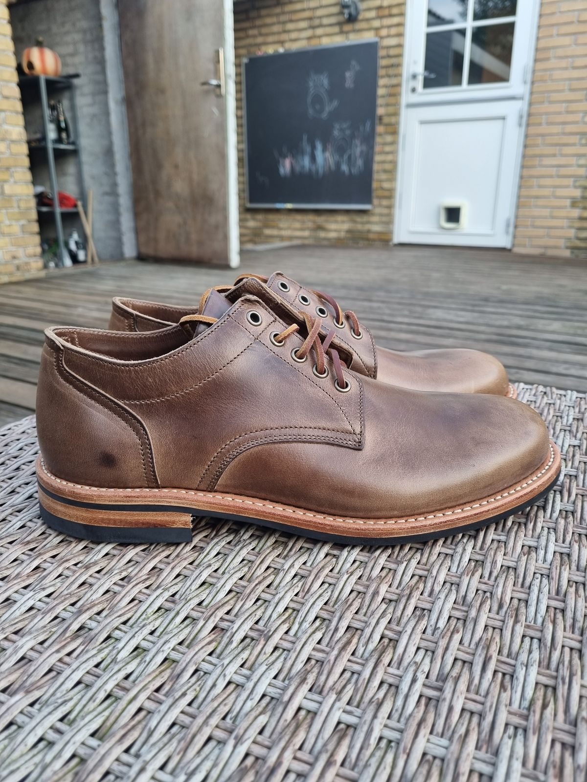 Photo by JSD on May 7, 2025 of the Oak Street Bootmakers Trench Oxford in Horween Natural Chromexcel.