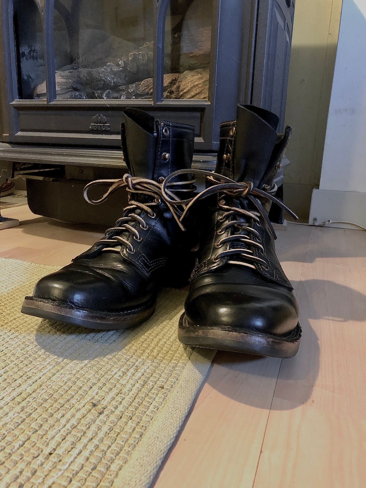 Photo by KaniThunder on May 16, 2020 of the Wesco Hendrik in Seidel Black Tie Domain.