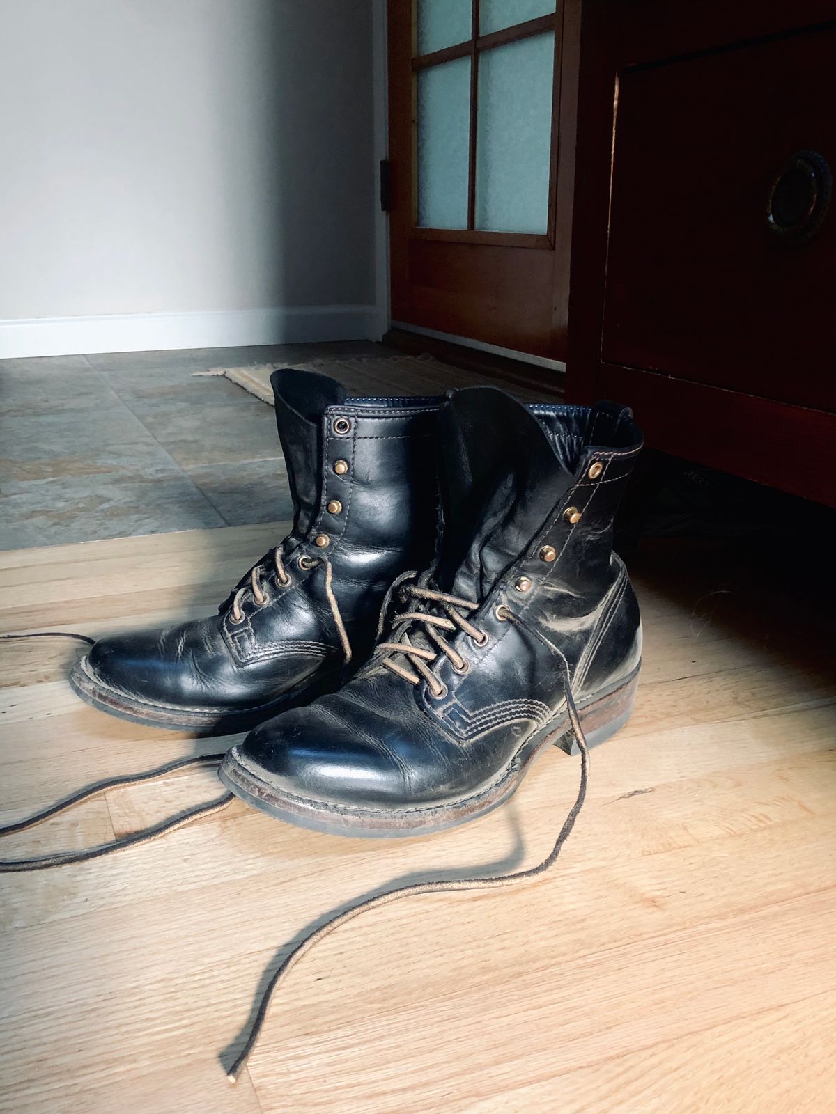 Photo by KaniThunder on July 28, 2020 of the Wesco Hendrik in Seidel Black Tie Domain.