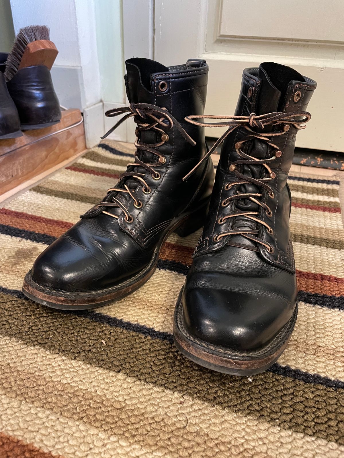 Photo by KaniThunder on October 28, 2022 of the Wesco Hendrik in Seidel Black Tie Domain.