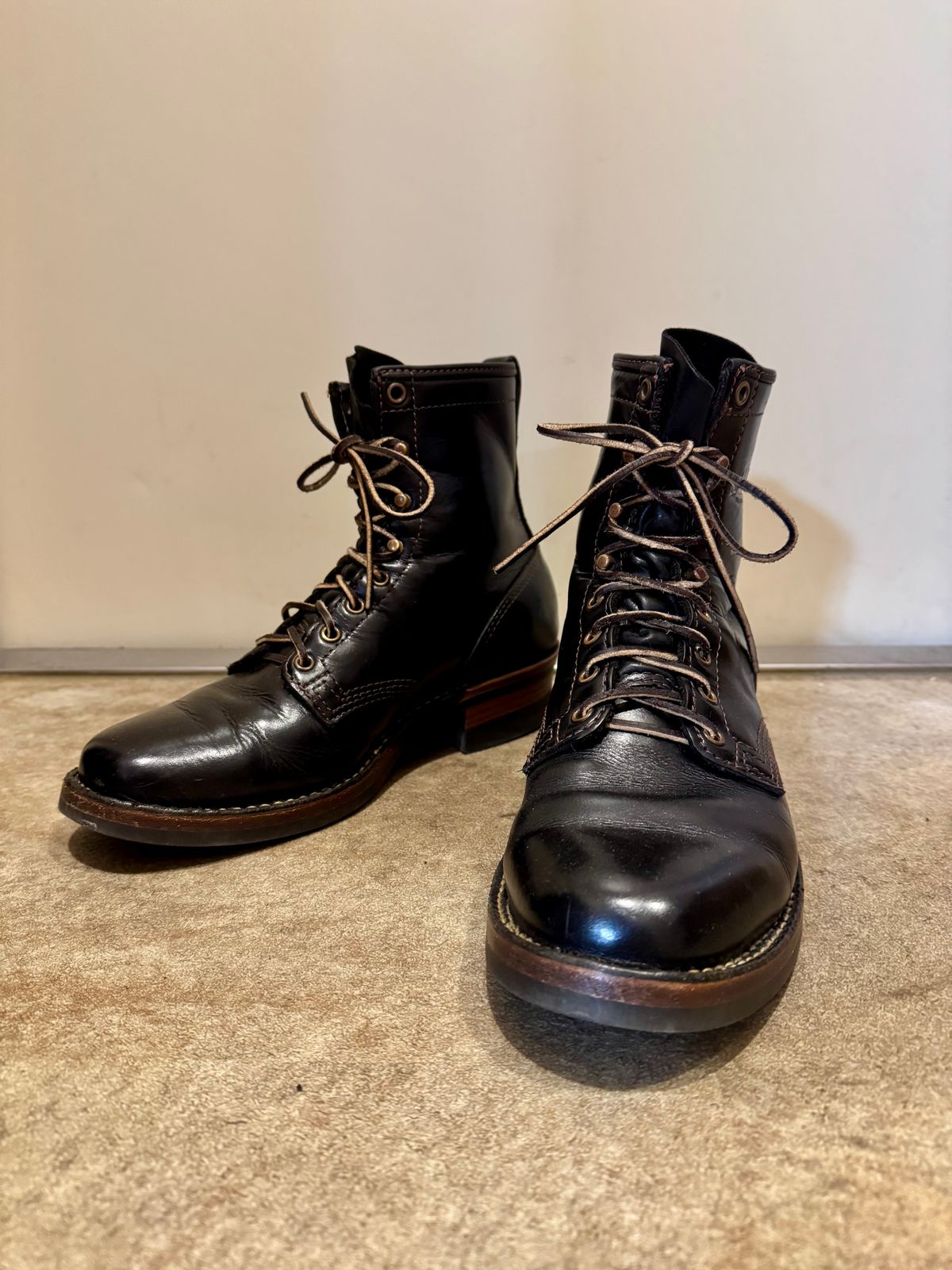 Photo by KaniThunder on February 25, 2025 of the Wesco Hendrik in Seidel Black Tie Domain.