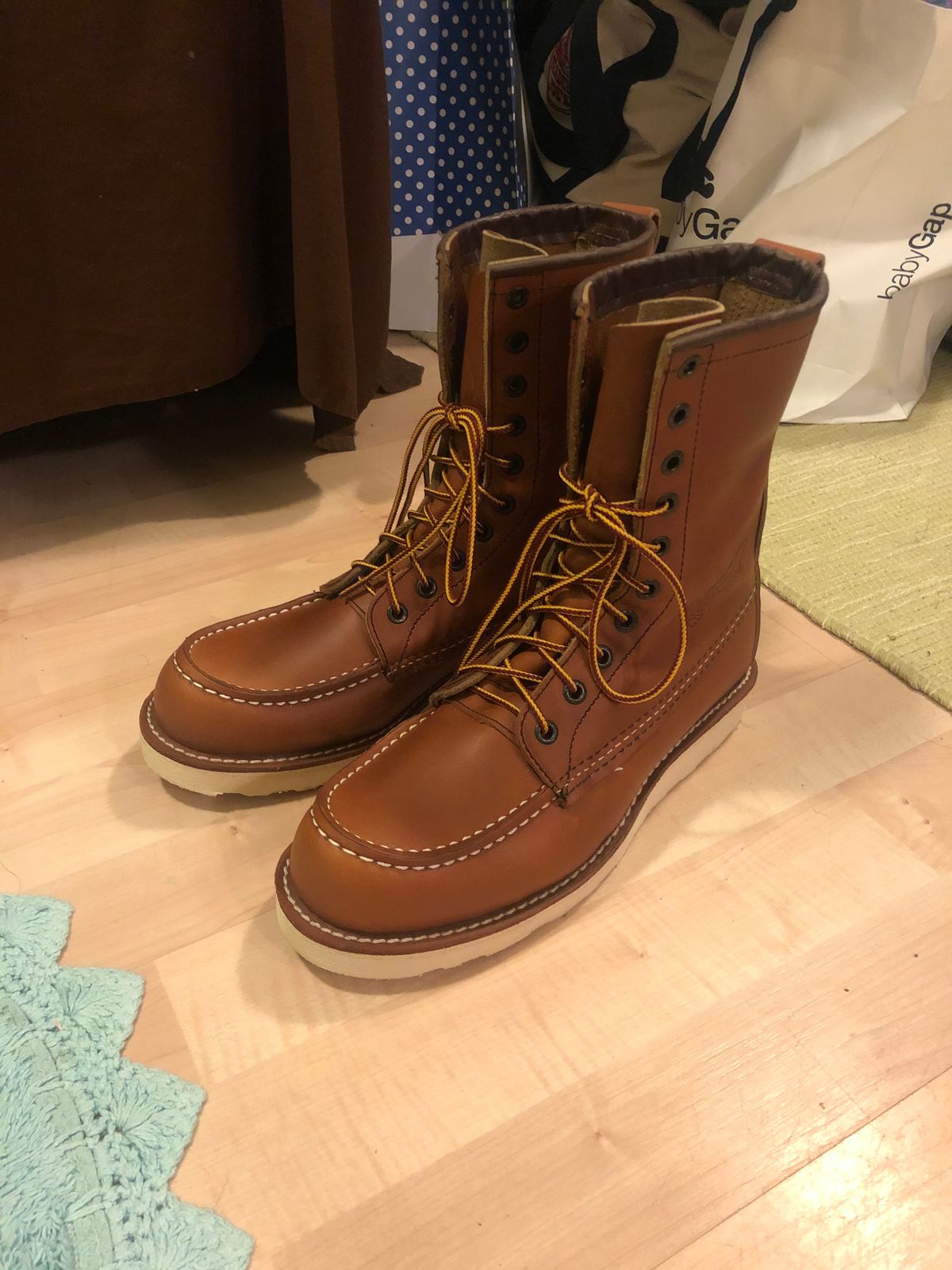 Photo by KaniThunder on December 26, 2019 of the Red Wing 8-Inch Classic Moc in S.B. Foot Oro-Iginal.