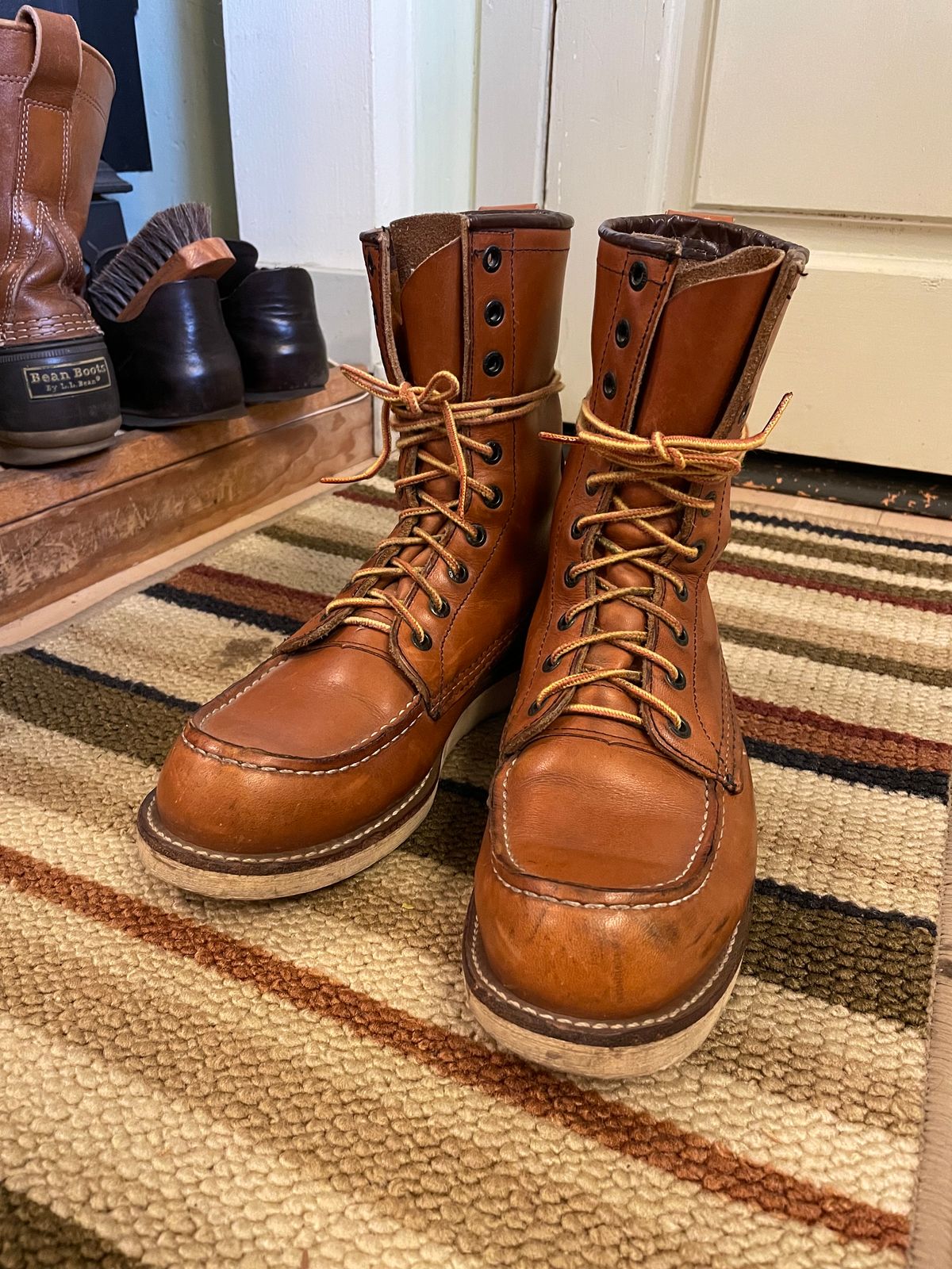 Photo by KaniThunder on October 28, 2022 of the Red Wing 8-Inch Classic Moc in S.B. Foot Oro-Iginal.