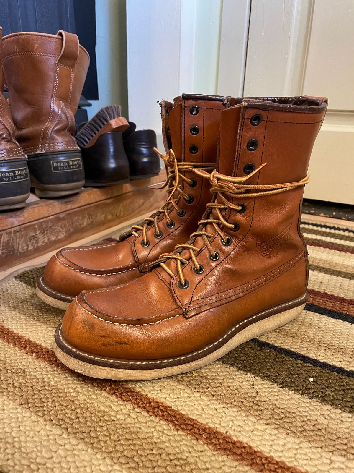 Photo by KaniThunder on October 28, 2022 of the Red Wing 8-Inch Classic Moc in S.B. Foot Oro-Iginal.