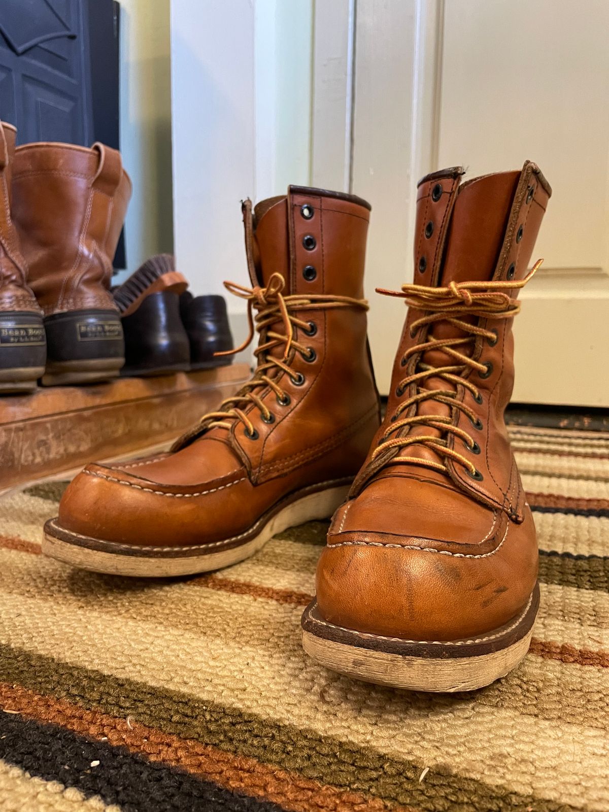 Photo by KaniThunder on October 28, 2022 of the Red Wing 8-Inch Classic Moc in S.B. Foot Oro-Iginal.