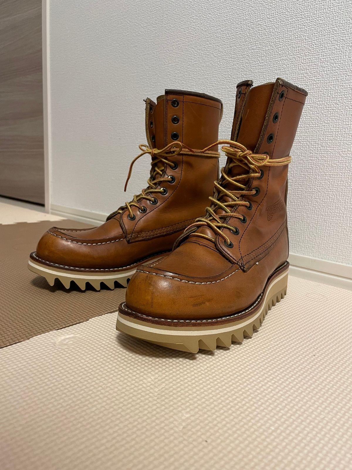Photo by KaniThunder on August 4, 2023 of the Red Wing 8-Inch Classic Moc in S.B. Foot Oro-Iginal.