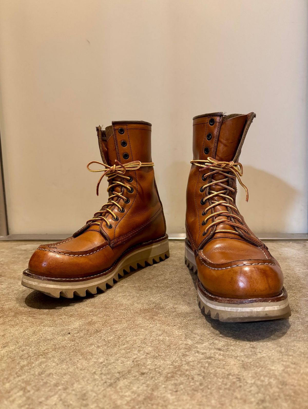 Photo by KaniThunder on February 25, 2025 of the Red Wing 8-Inch Classic Moc in S.B. Foot Oro-Iginal.