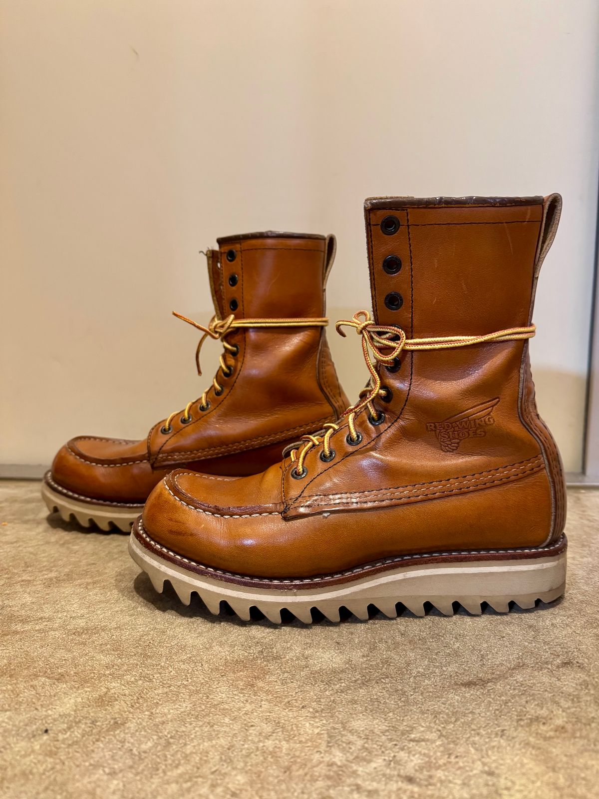Photo by KaniThunder on February 25, 2025 of the Red Wing 8-Inch Classic Moc in S.B. Foot Oro-Iginal.