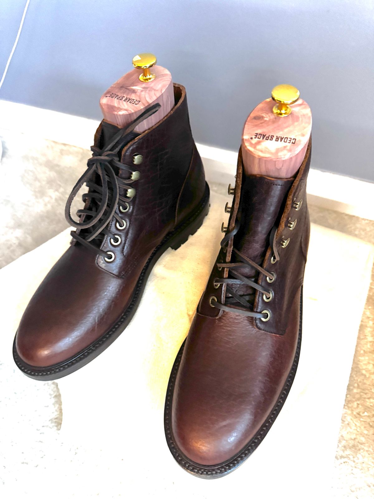 Photo by bigbootyboots on November 1, 2024 of the Grant Stone Brass Boot in Diesel Walnut Bison.