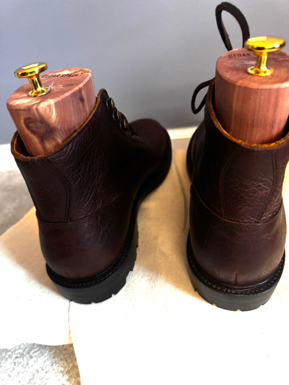 Photo by bigbootyboots on November 1, 2024 of the Grant Stone Brass Boot in Diesel Walnut Bison.