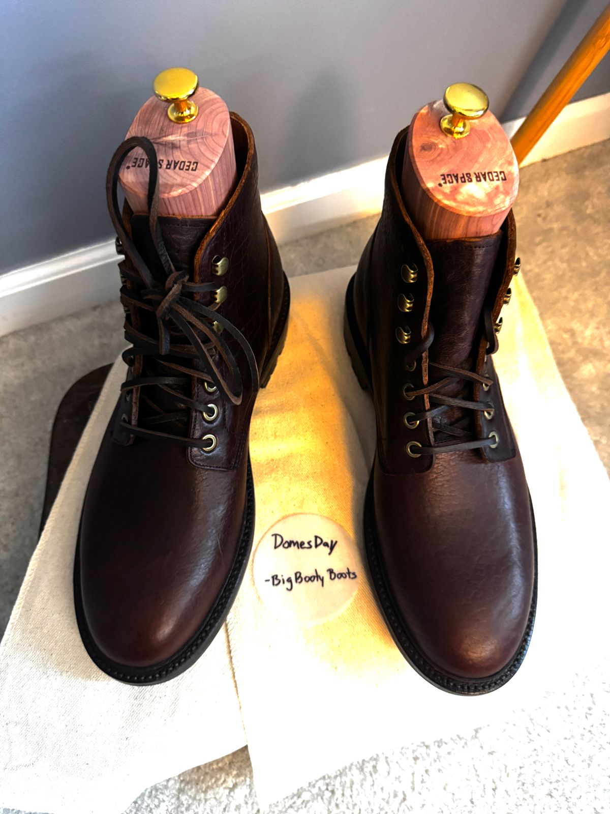 Photo by bigbootyboots on November 1, 2024 of the Grant Stone Brass Boot in Diesel Walnut Bison.