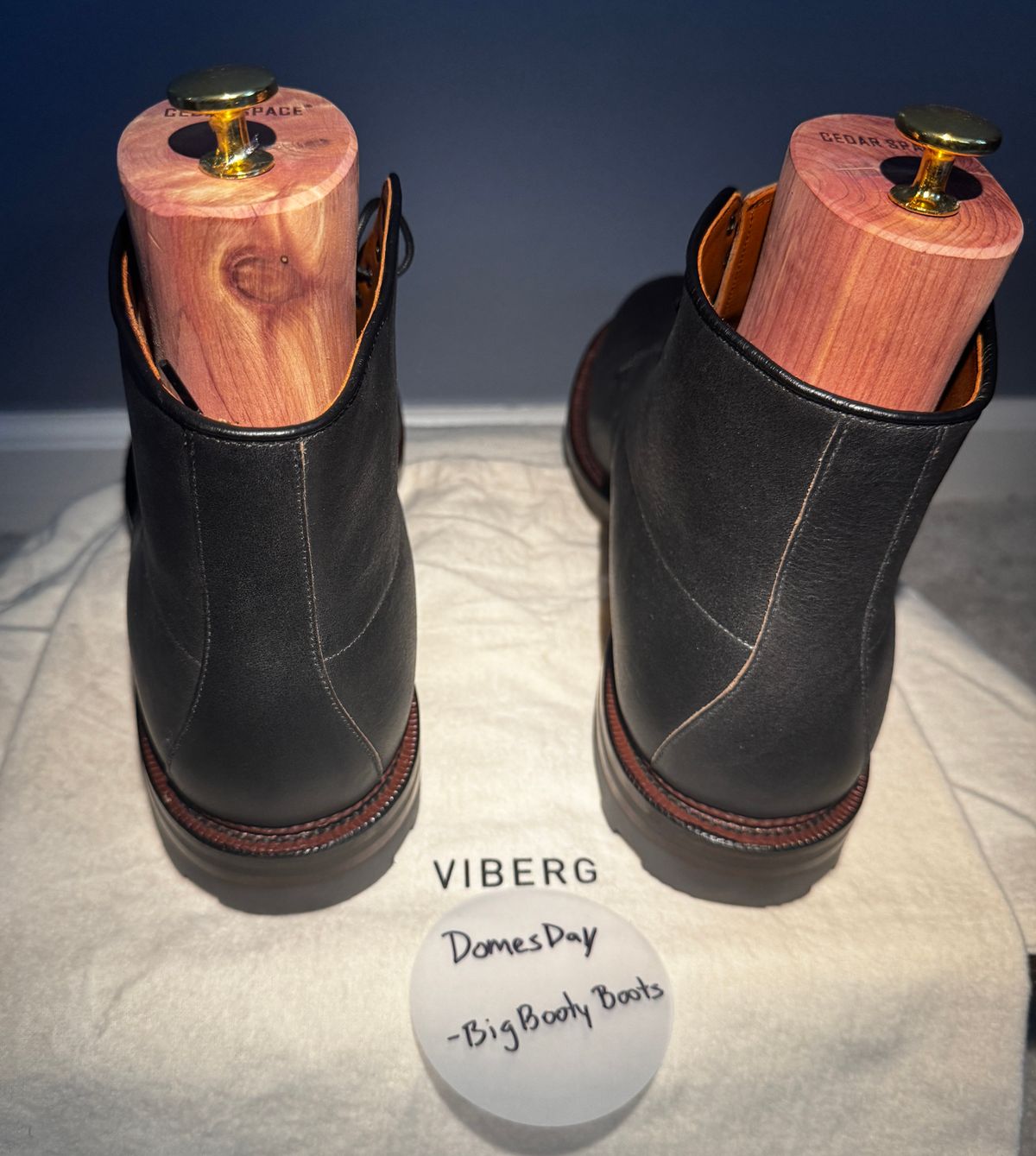 Photo by bigbootyboots on October 9, 2024 of the Viberg Navvy Boot in Horween Washed Chromexcel.
