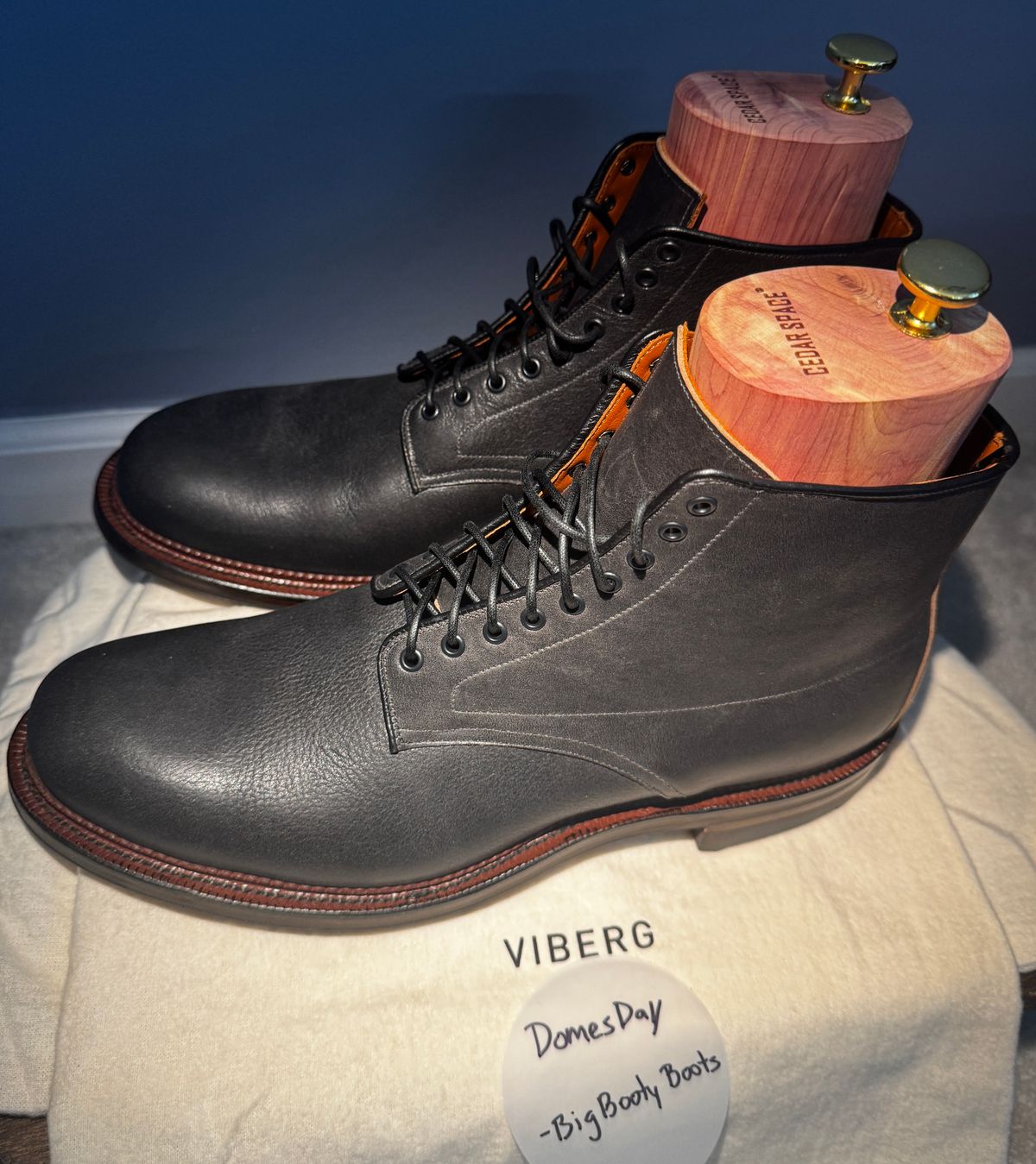 Photo by bigbootyboots on October 9, 2024 of the Viberg Navvy Boot in Horween Washed Chromexcel.