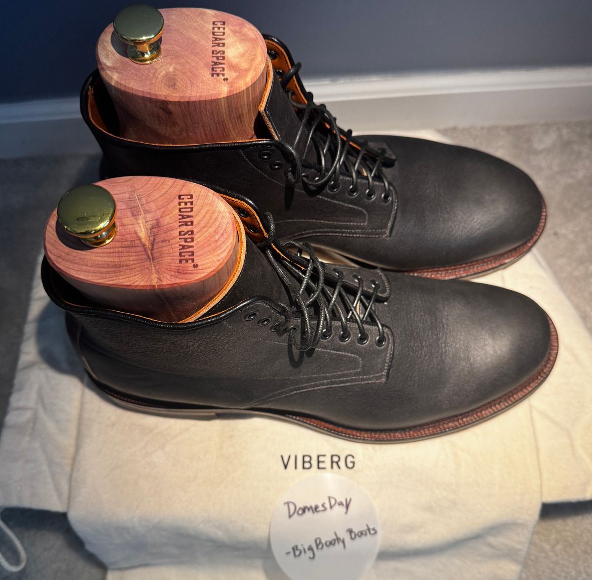 Photo by bigbootyboots on October 9, 2024 of the Viberg Navvy Boot in Horween Washed Chromexcel.