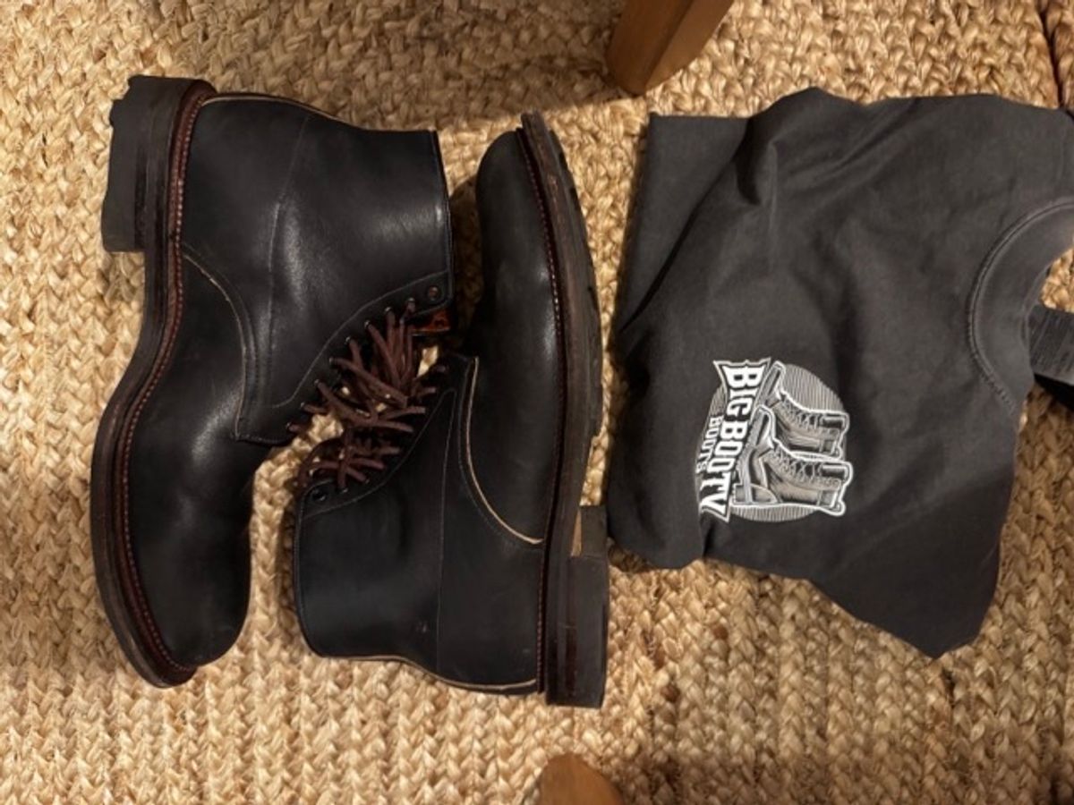 Photo by bigbootyboots on December 3, 2024 of the Viberg Navvy Boot in Horween Washed Chromexcel.