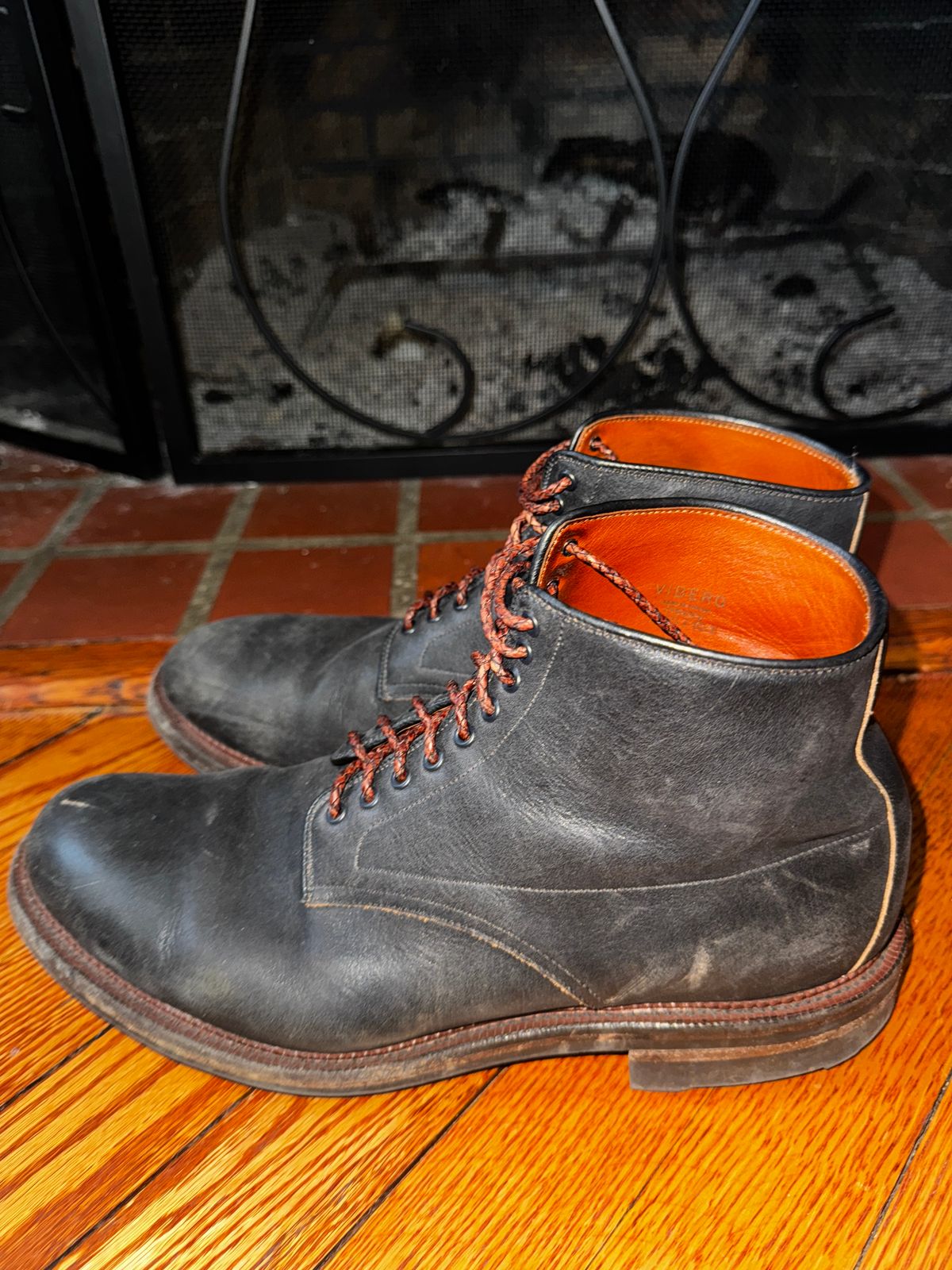 Photo by bigbootyboots on March 1, 2025 of the Viberg Navvy Boot in Horween Washed Chromexcel.