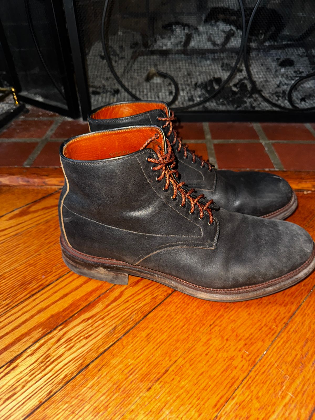 Photo by bigbootyboots on March 1, 2025 of the Viberg Navvy Boot in Horween Washed Chromexcel.