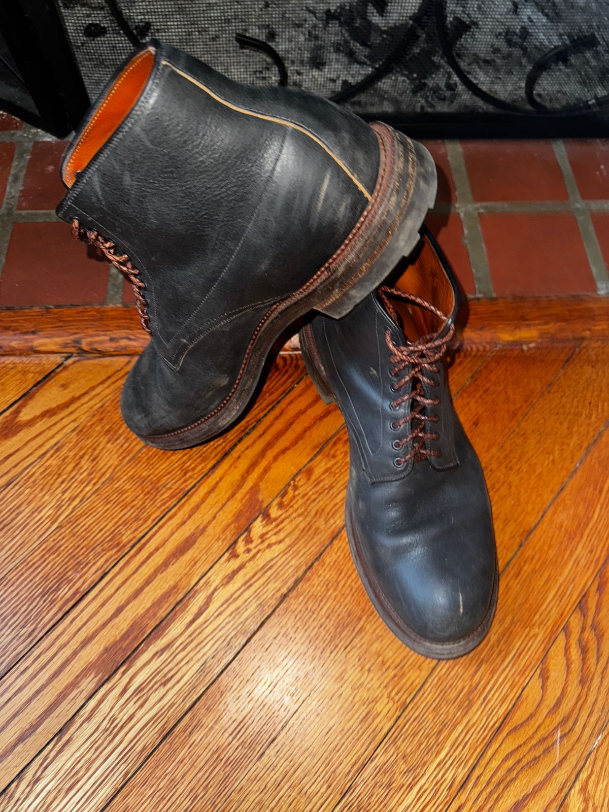 Photo by bigbootyboots on March 1, 2025 of the Viberg Navvy Boot in Horween Washed Chromexcel.