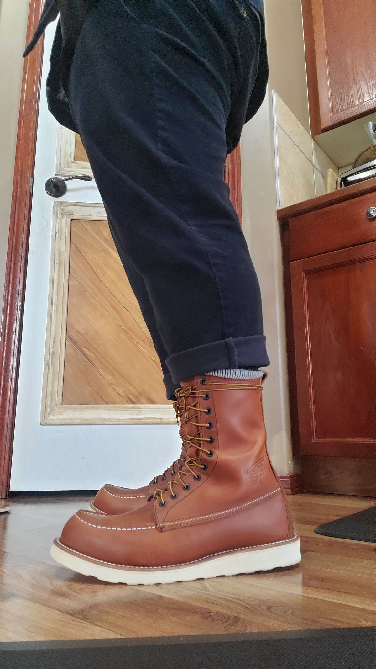 Photo by AD05 on May 2, 2024 of the Red Wing 8-Inch Classic Moc in S.B. Foot Oro-Iginal.