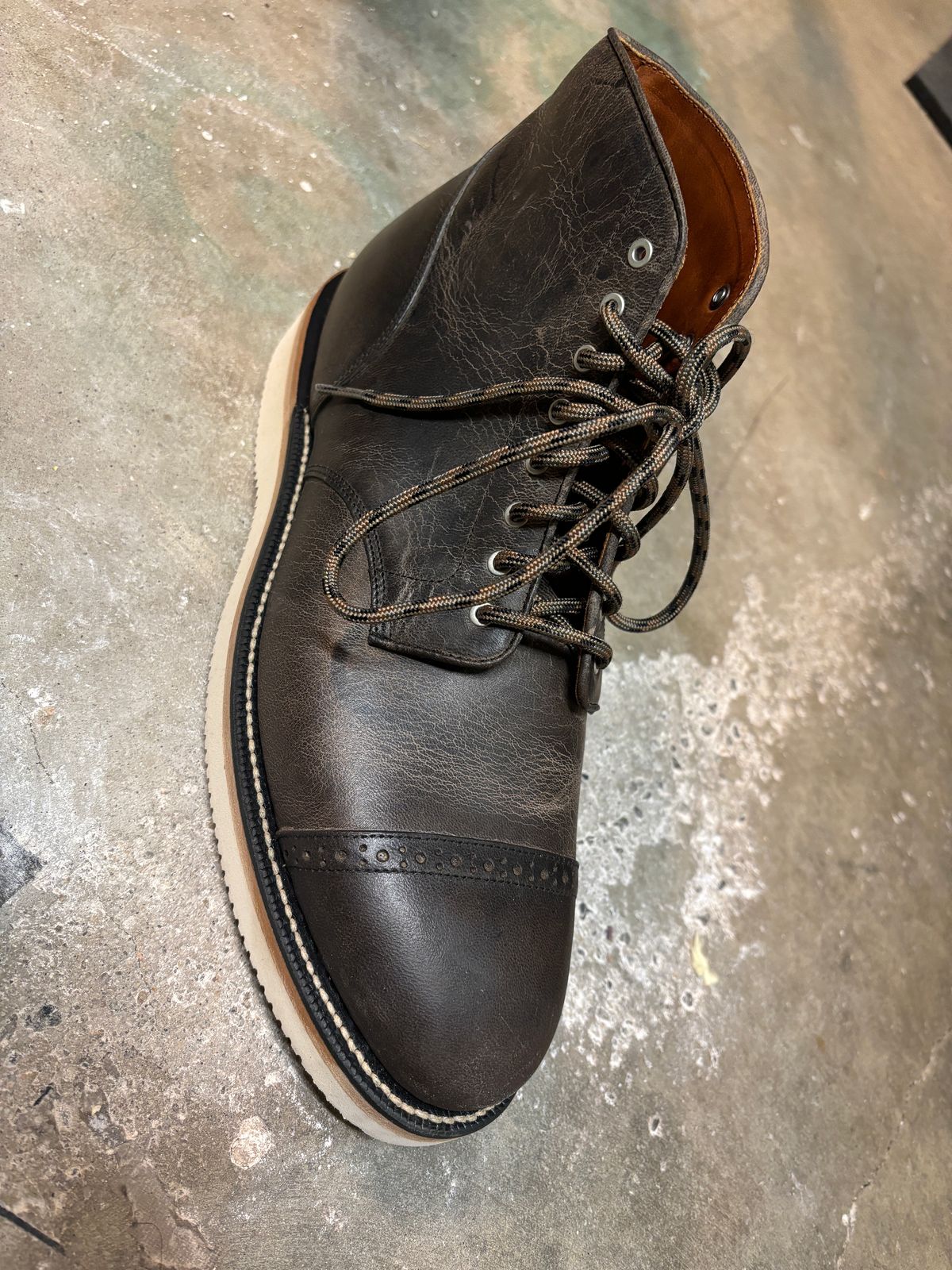 Photo by j03_gr1nd on October 1, 2024 of the Grant Stone Garrison Boot in teton waxy stag from gallun tannery.