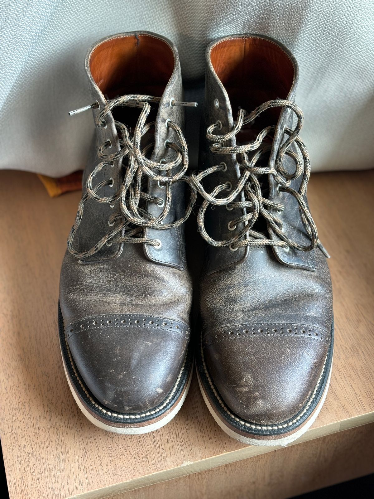 Photo by j03_gr1nd on November 5, 2024 of the Grant Stone Garrison Boot in teton waxy stag from gallun tannery.