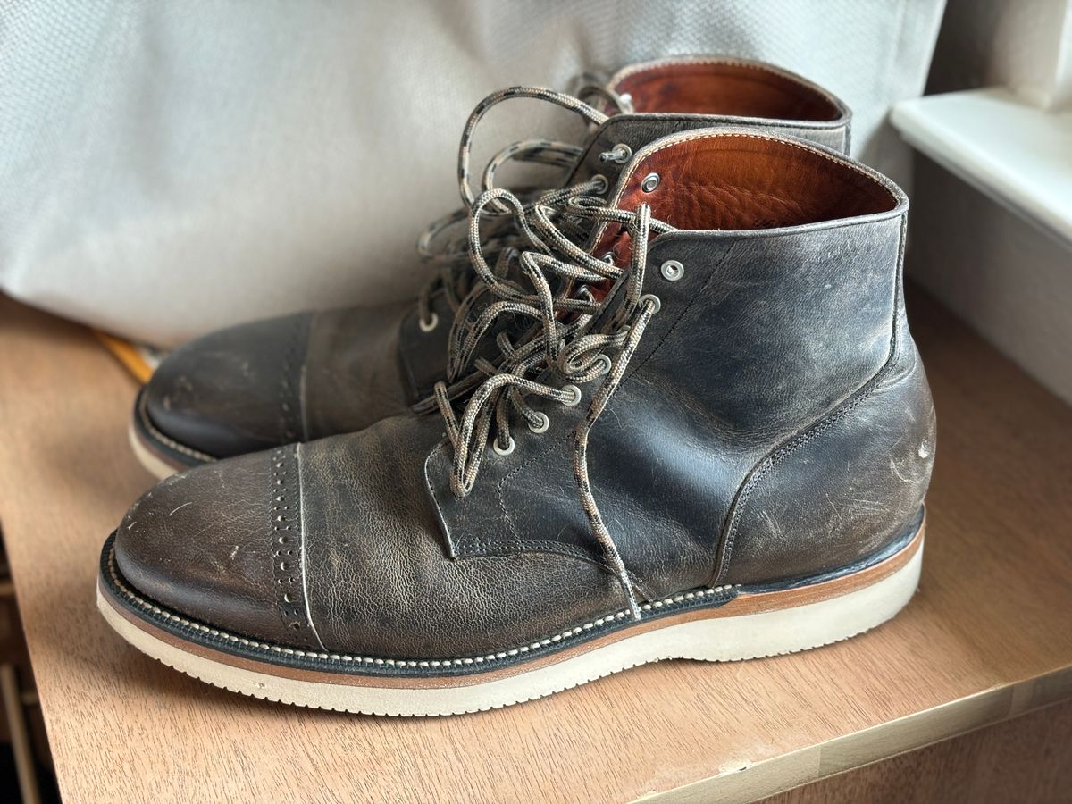 Photo by j03_gr1nd on November 5, 2024 of the Grant Stone Garrison Boot in teton waxy stag from gallun tannery.