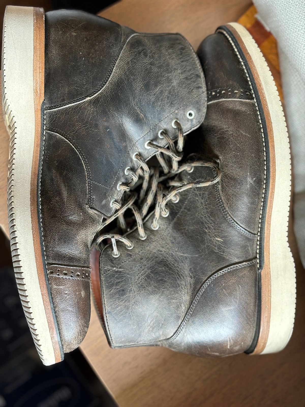 Photo by j03_gr1nd on November 5, 2024 of the Grant Stone Garrison Boot in teton waxy stag from gallun tannery.
