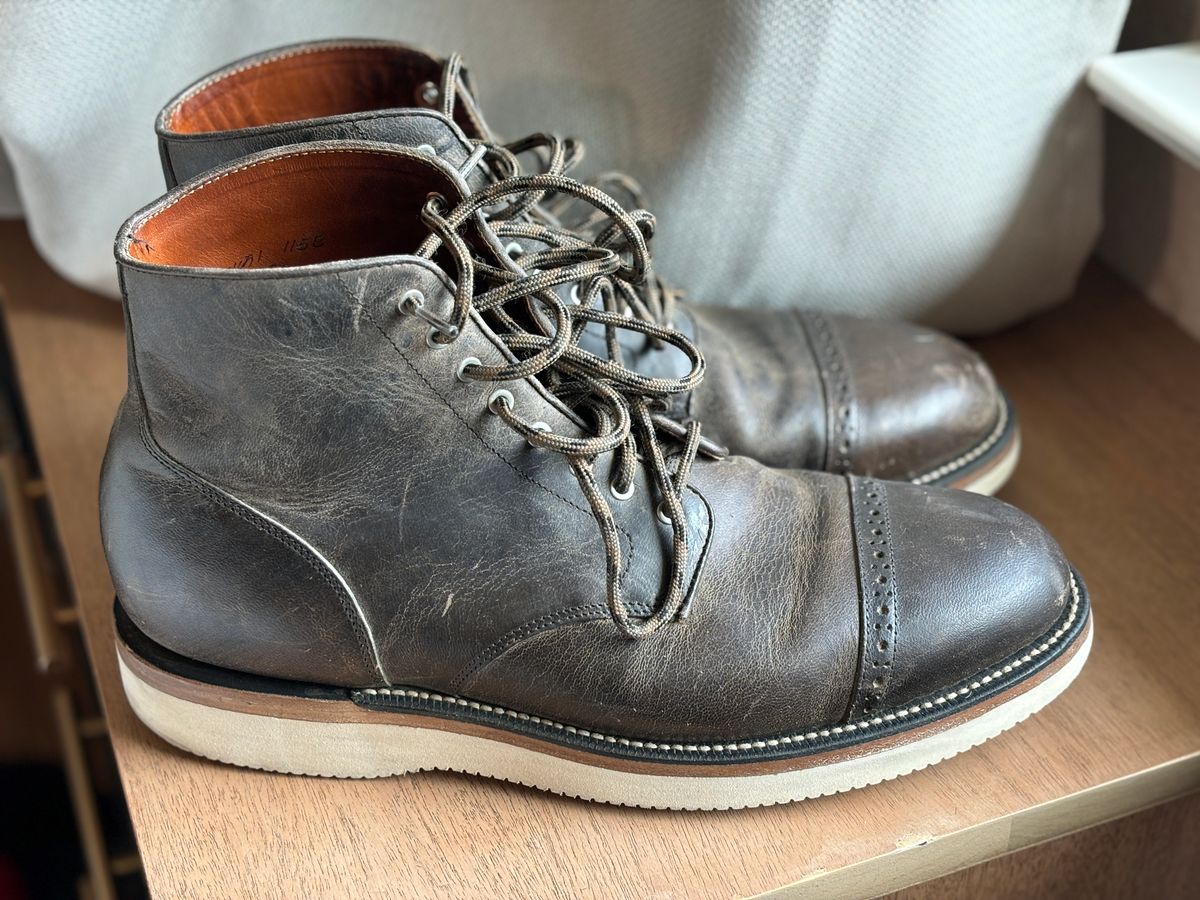 Photo by j03_gr1nd on November 5, 2024 of the Grant Stone Garrison Boot in teton waxy stag from gallun tannery.